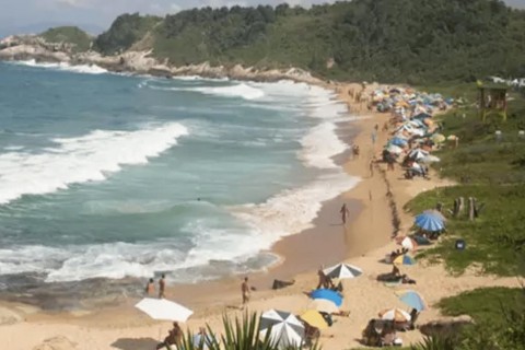 Balneário de Camboriú terá praia liberada para nudismo por decisão da Justiça