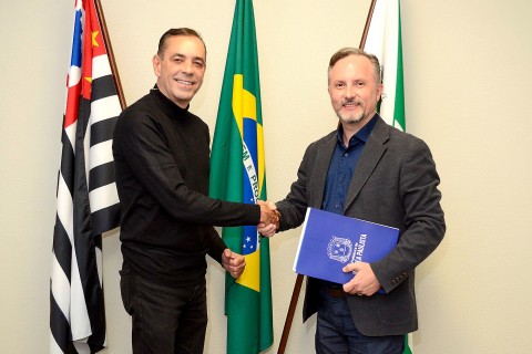 Rodolfo e João Paulo apresentam apresentam Várzea Paulista como opção para instalação de montadora chinesa de veículos