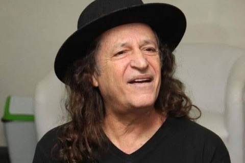 O cantor Alceu Valença completa na data de hoje 79 anos.