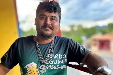 Fã de José Rico mantém viva a paixão pela música sertaneja raiz e sonha em subir aos palcos